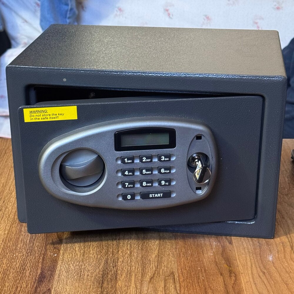 Em-D-Kay E1N Digital Entry Security Safe Withe Keypad and Key Override - Picture 12 of 12